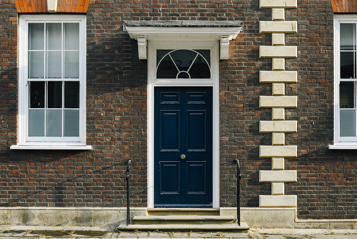 Ce culoare trebuie să aibă ușa casei tale pentru a atrage norocul