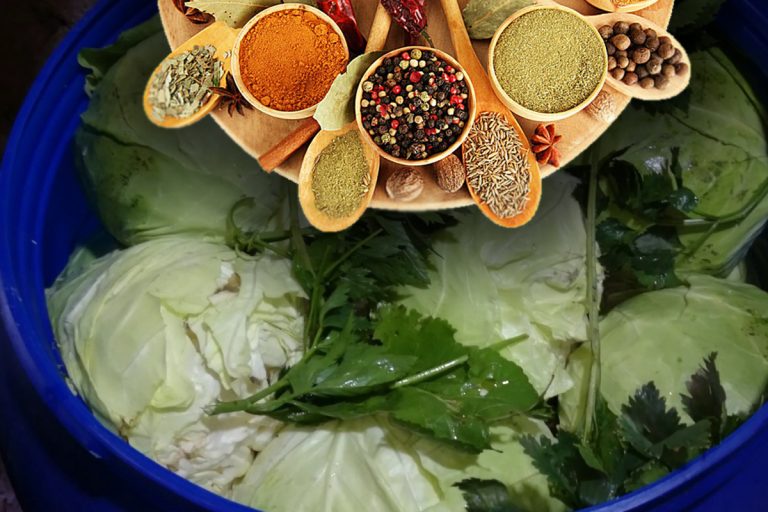 Ce să nu pui niciodată în varza murată. Ingredientul care nu are ce să caute în borcanul cu murături, e o mare greșeală