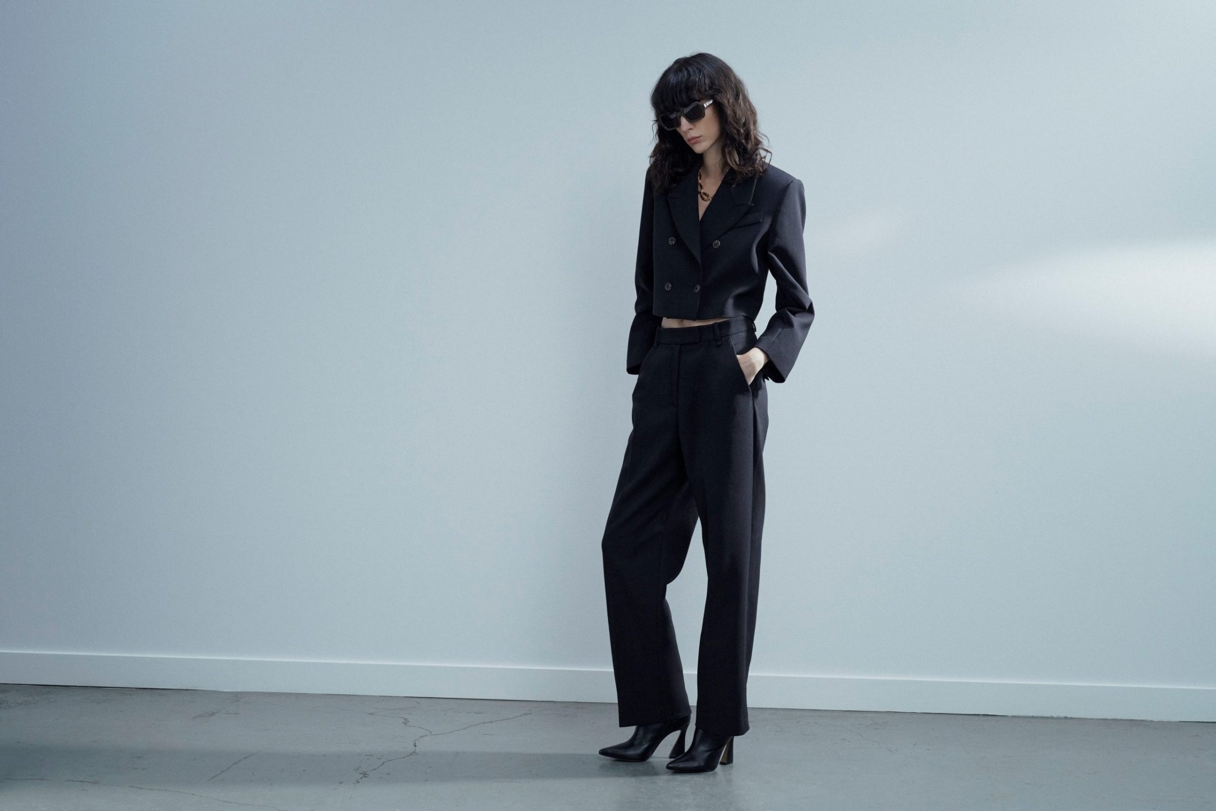 Costumele masculine sunt în trend în acest sezon