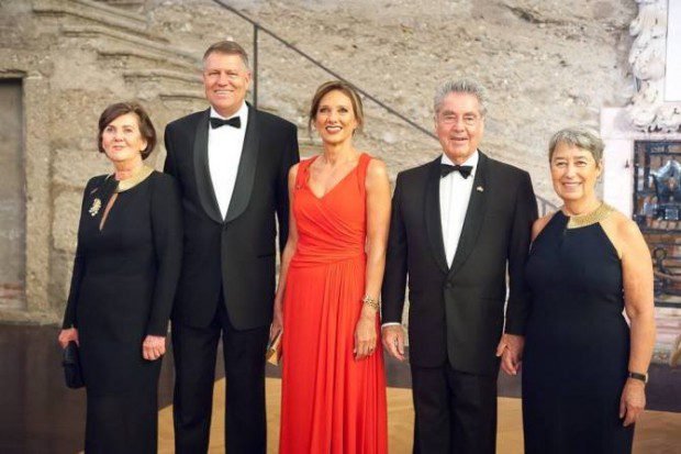 Cum arata si cu ce se ocupa parintii lui Klaus Iohannis. Traiesc de mai bine de 20 de ani in Germania