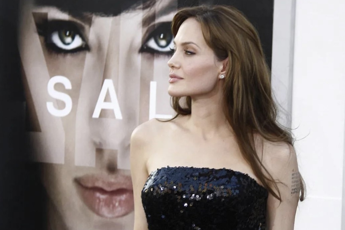 Cum arăta mama Angelinei Jolie, în tinerețe