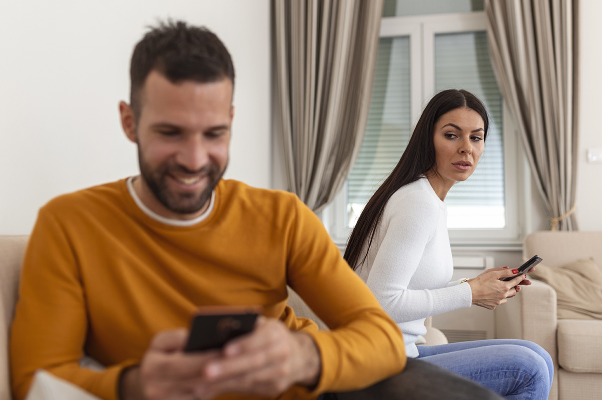 Cum îți dai seama că are o amantă