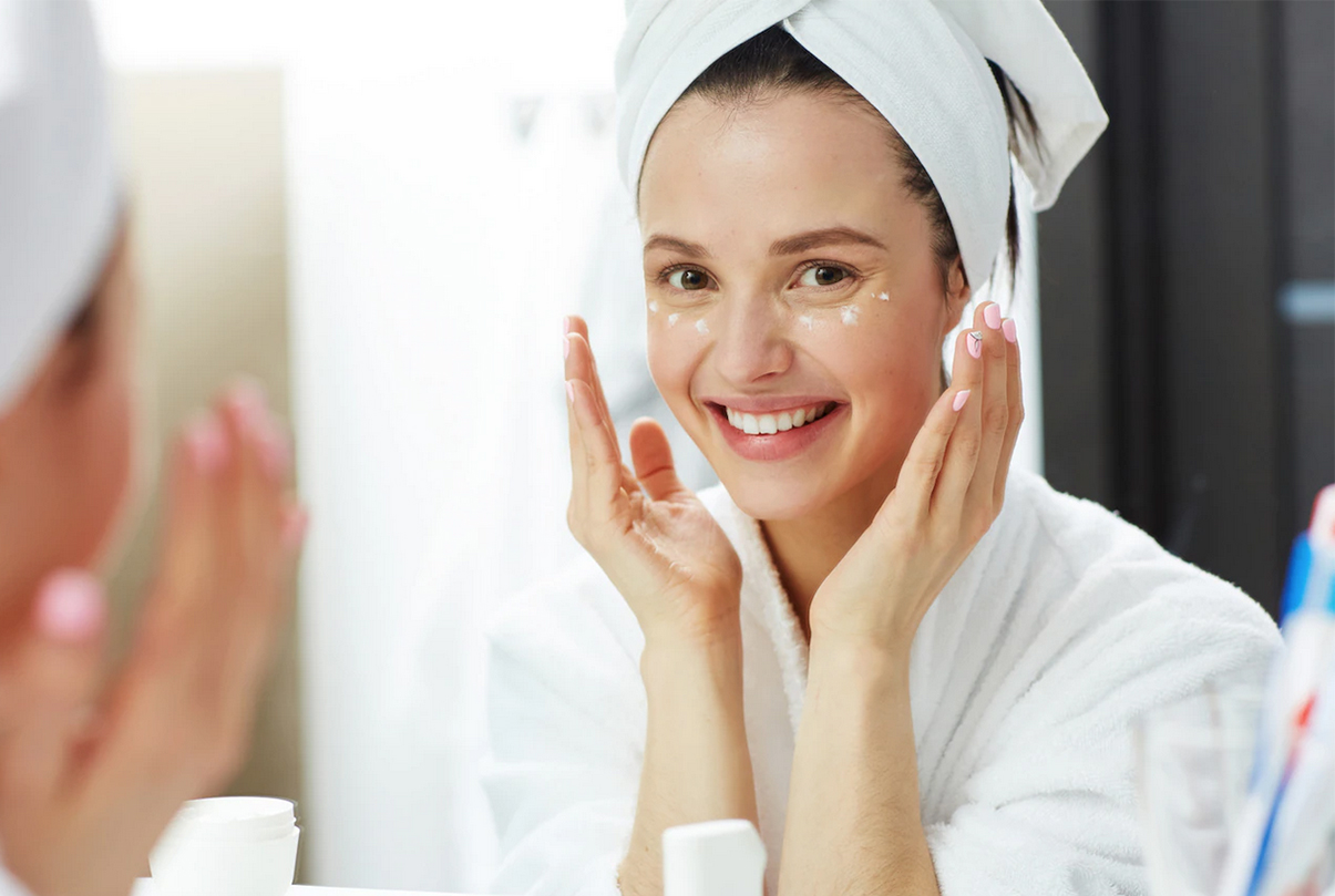 Cum să-ți prepari o cremă pentru conturul ochilor