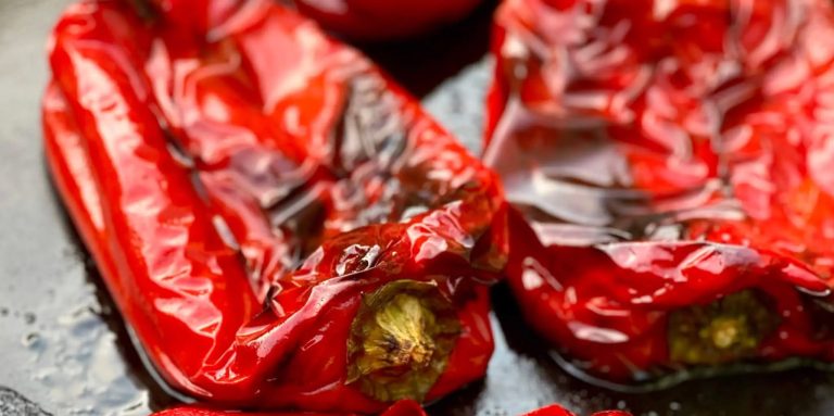 Cum se curăță rapid ardeii copți. Metoda banală care îți va ușura munca