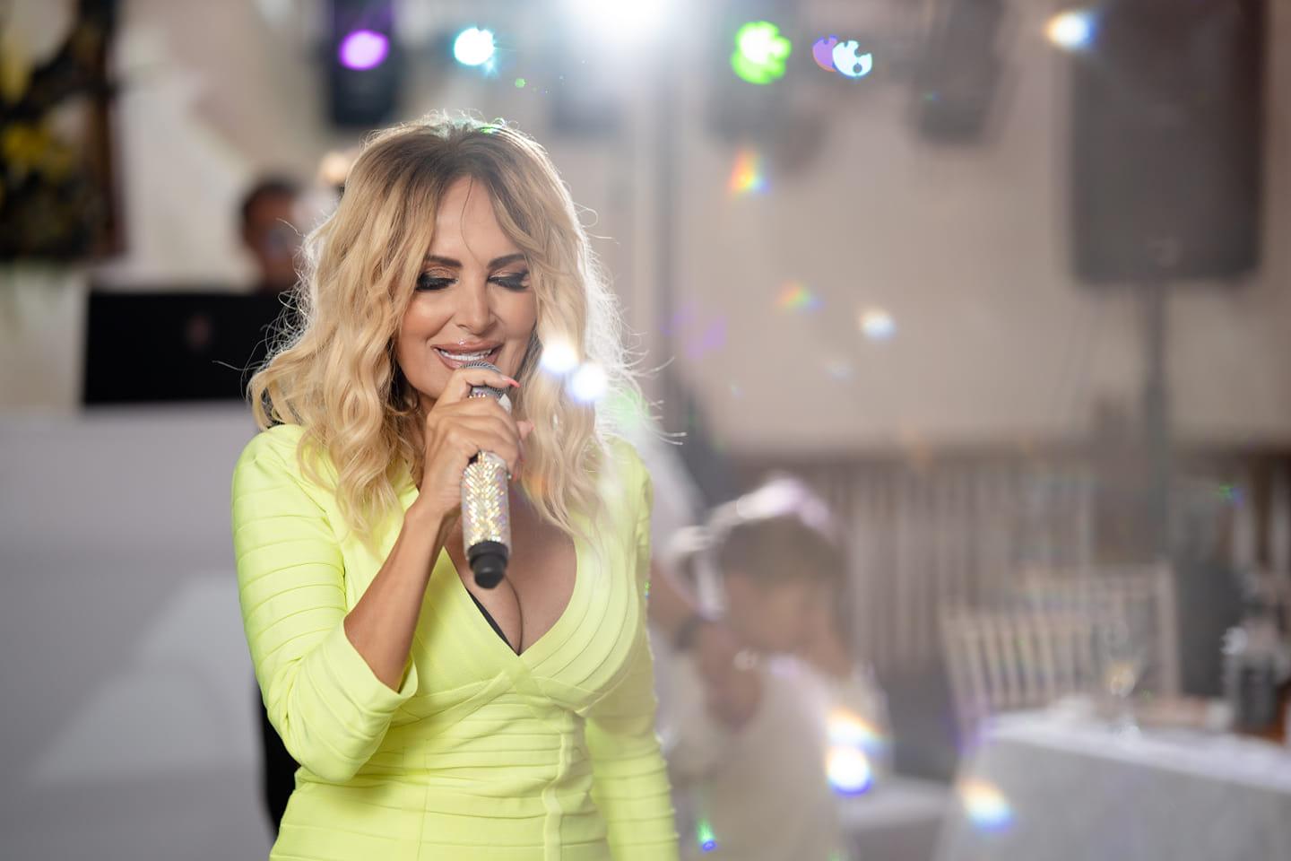 Daniela Gyorfi împlinește 54 de ani. A fost o fetiță tare sărmană, au schimbat-o, oare, banii?