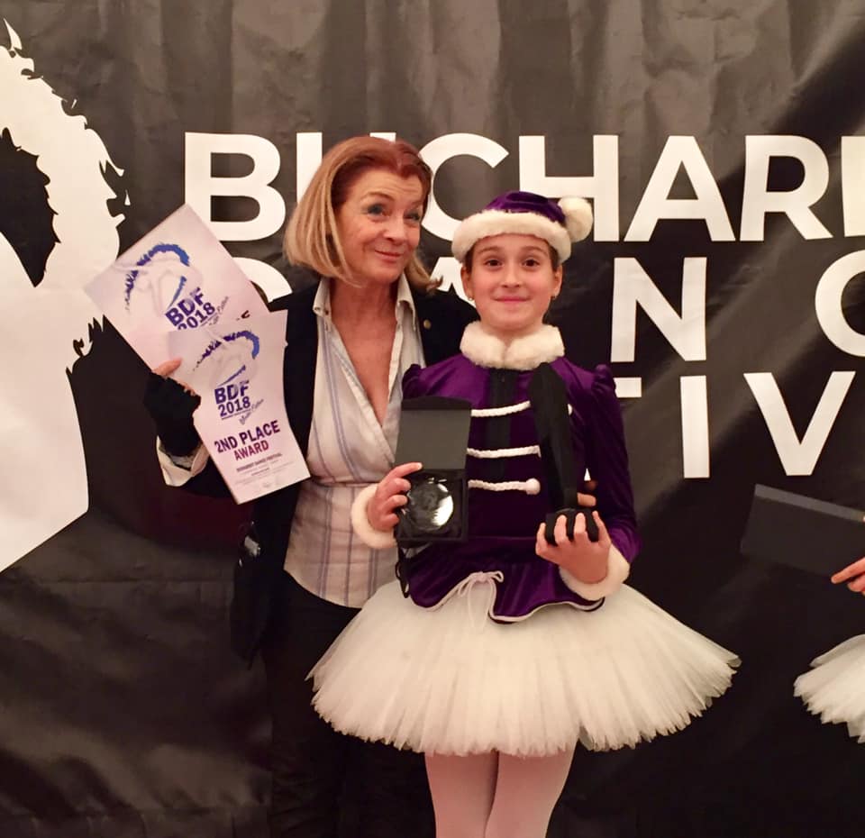 Fata căror prezentatori tv a schimbat poantele de balerină cu crampoanele de fotbalistă