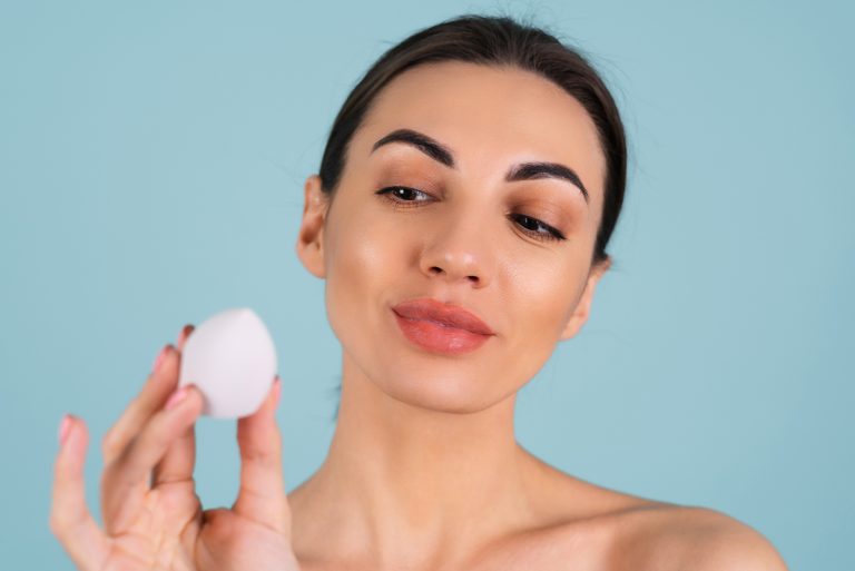 La cât timp se schimbă, de fapt, buretele pentru fond de ten. Termenul de folosire al produselor de machiaj