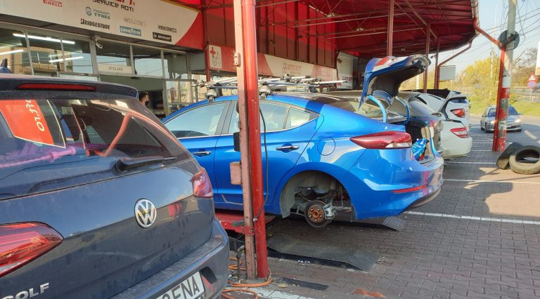 Când se schimbă cauciucurile de iarnă, de fapt. RAR demontează mitul „anvelopelor de iarnă obligatorii de la 1 noiembrie”