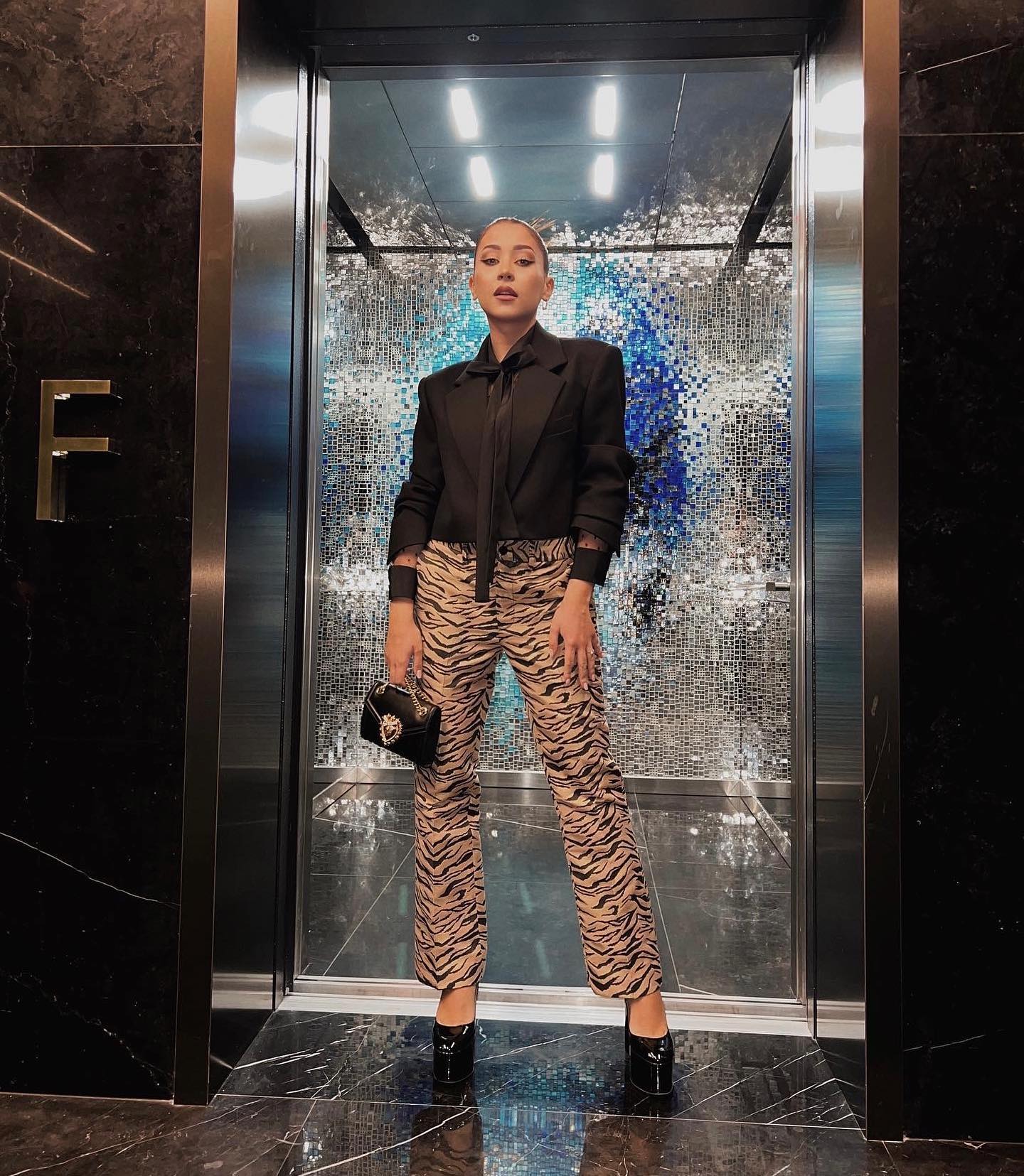 Nasica Nicole Cherry recunoaste ca nu ar face fata cu mai multi bebelusi in grija