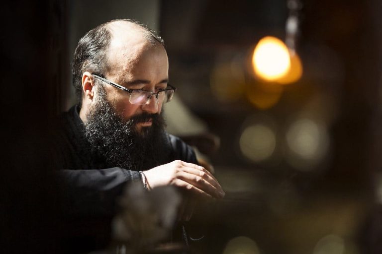 O nouă lovitură pentru părintele Visarion Alexa! Judecătorii au decis. Cu ce se confruntă acum