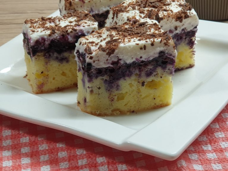 Prăjitură cu jeleu de afine și cremă de brânză. Rețeta explicată pas cu pas