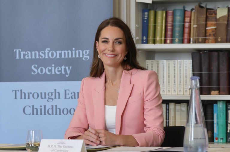 Regula foarte ciudată pe care trebuie să o respecte Kate Middleton ca prințesa de Wales. Ce nu are voie să facă înaintea regelui Charles