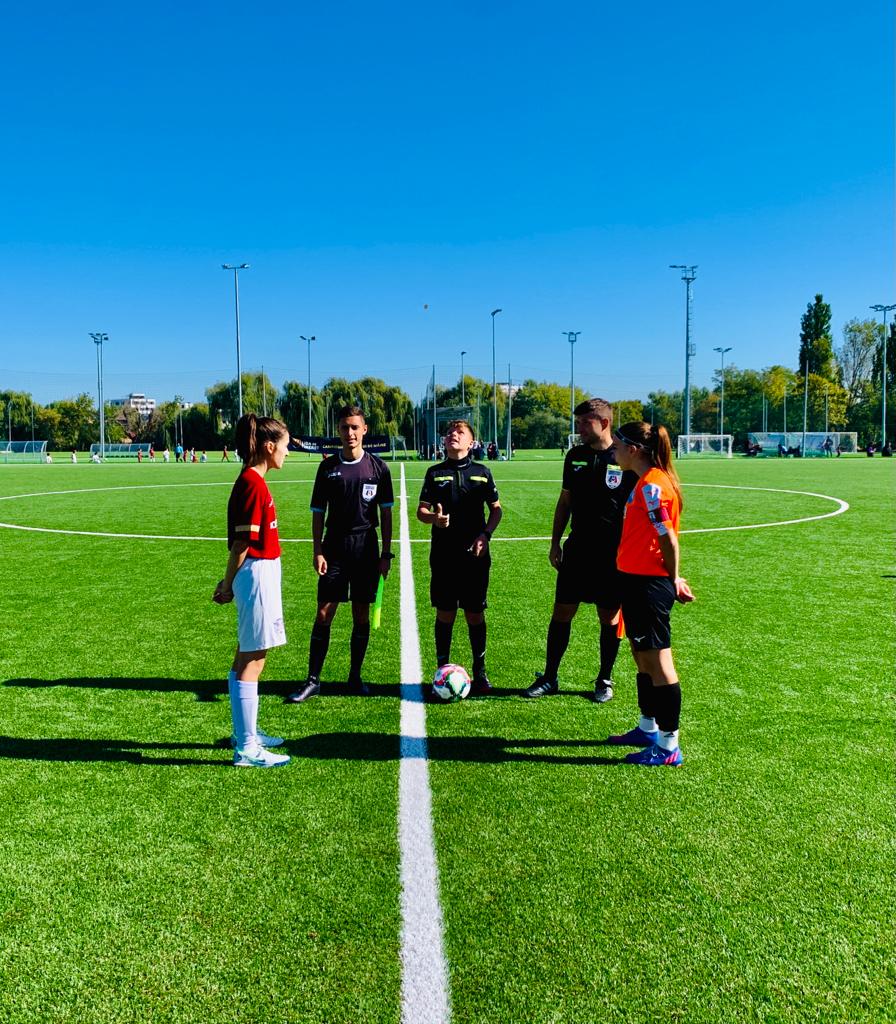 Fata căror prezentatori tv a schimbat poantele de balerină cu crampoanele de fotbalistă