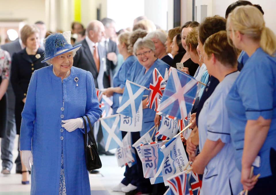 Semnificația nebănuită a pălăriilor purtate de Regină