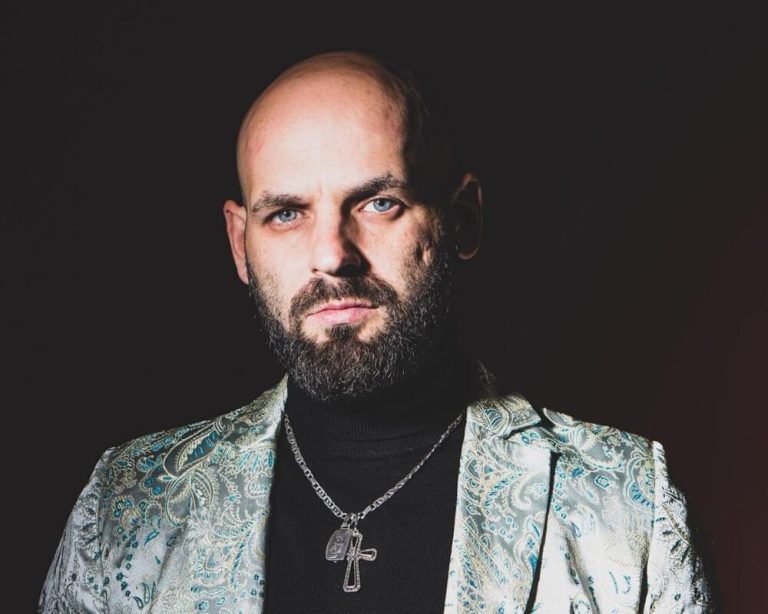 A murit Nosfe. Cântărețul avea doar 37 de ani. Mesajul plin de durere