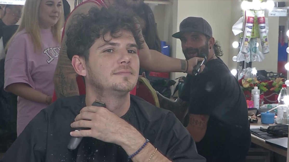 Cuza de la Noaptea Târziu a renunţat la barbă