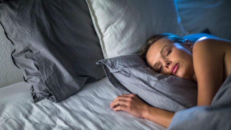 Obiectul care nu ar trebui să existe în camera în care dormim. Reguli de aur pentru un somn odihnitor