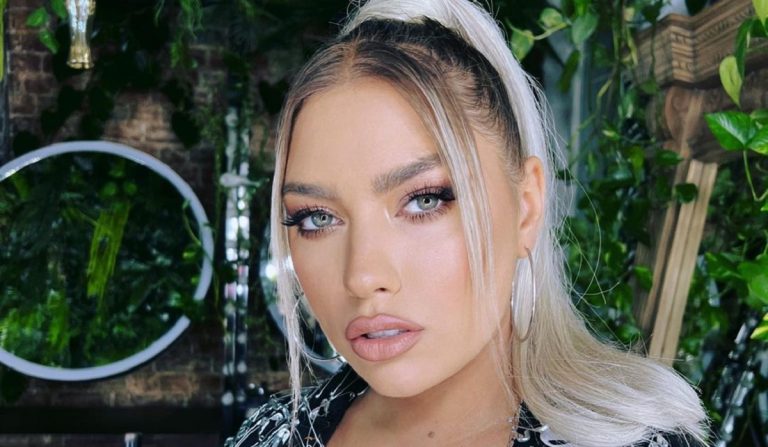 Cum arată cântăreața Jo, după ce a făcut o intervenție pentru a scăpa de gușă. “Sunt mega încântată de rezultat”