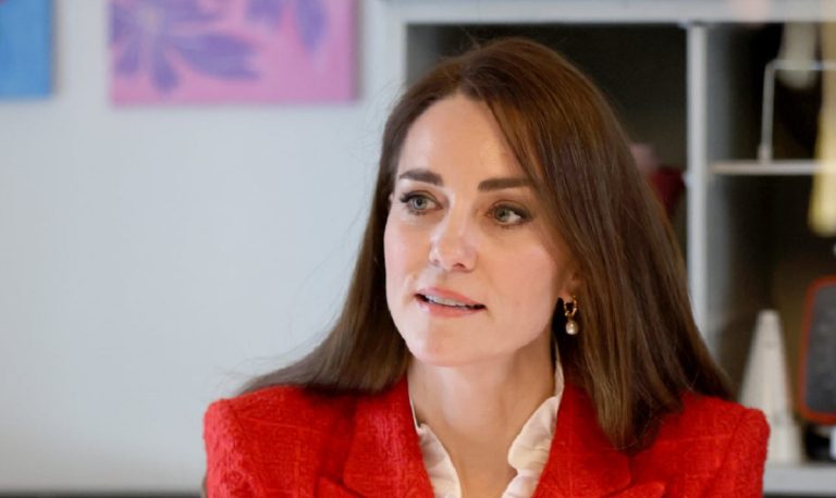 Kate Middleton, apariție radiantă într-o rochie galbenă. Cum arată ținuta cu care Prințesa de Wales a atras toate privirile