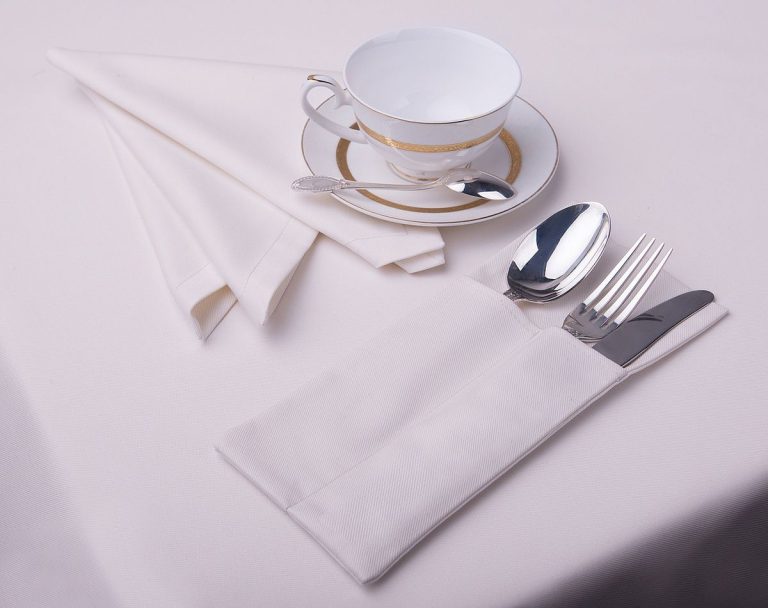 Cum să îndepărtezi petele de sos și de cafea de pe fețele de masă și prosoape. Metoda ideală