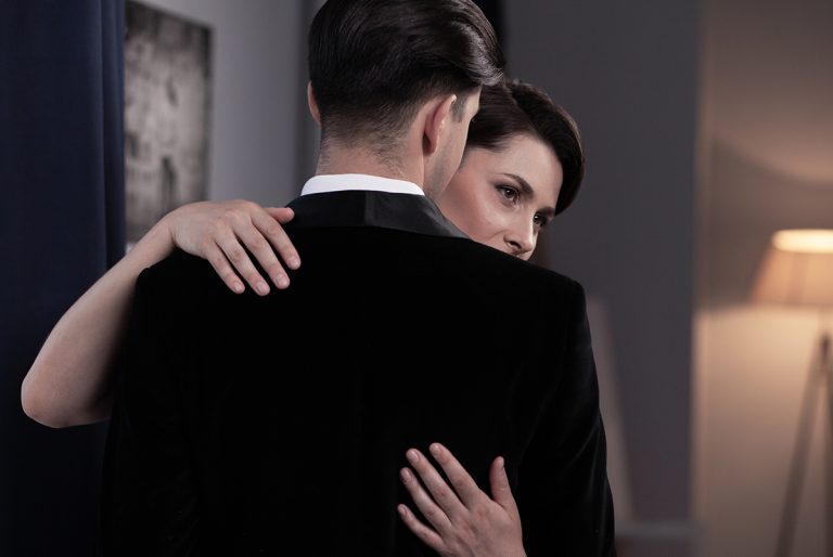 5 semne că te întâlnești cu un bărbat narcisist. Cele mai importante indicii