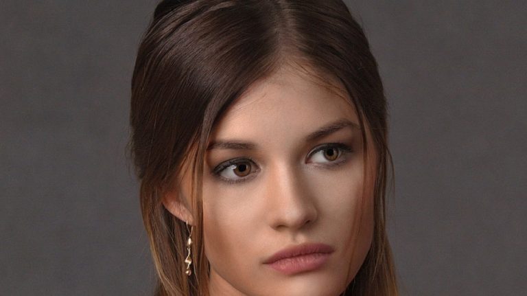 Trucul banal care te scapă de îngrășarea părului. Secretul pe care trebuie să-l știe orice femeie care se confruntă cu problema asta