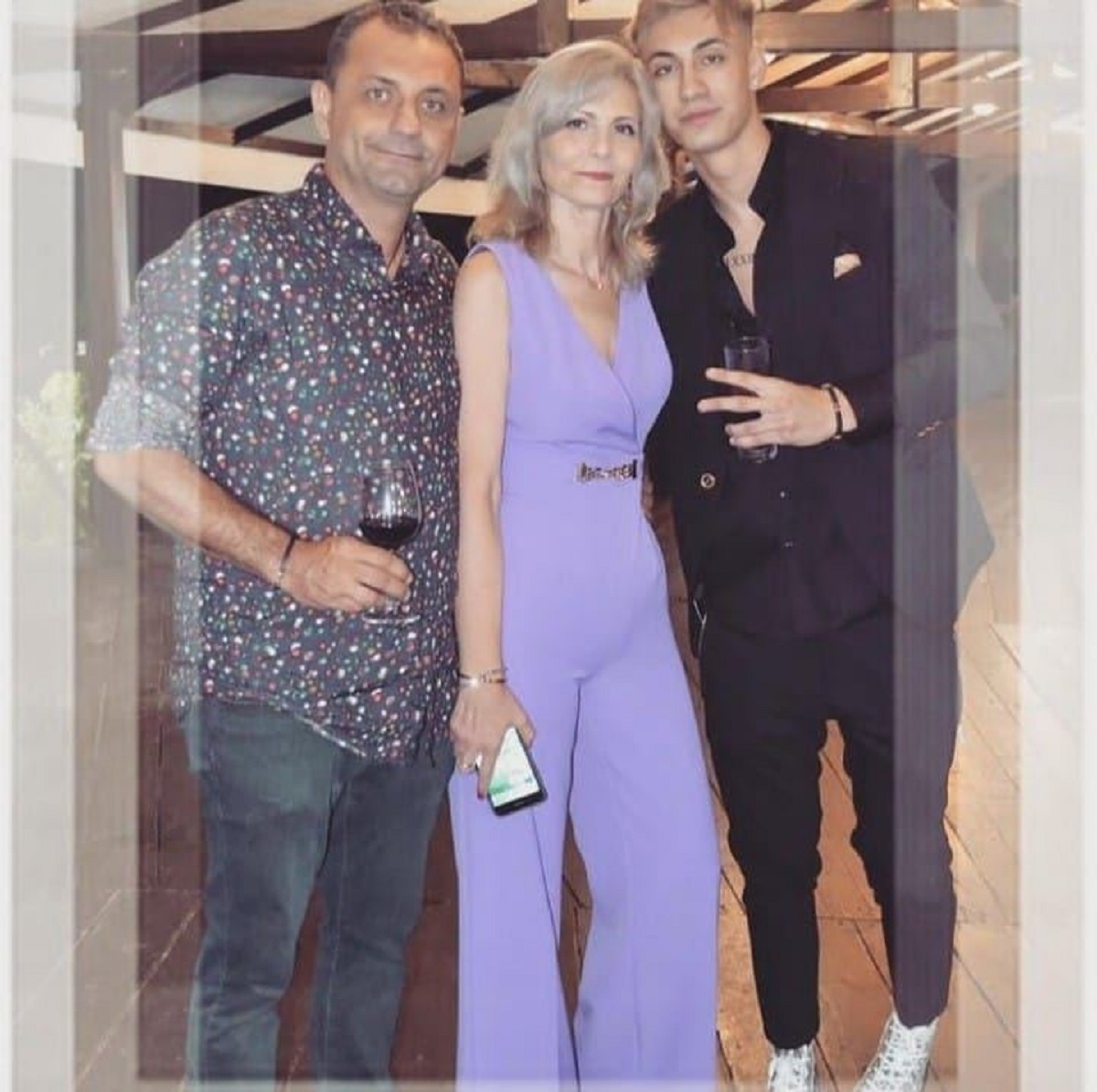 Yny Sebi și părinții