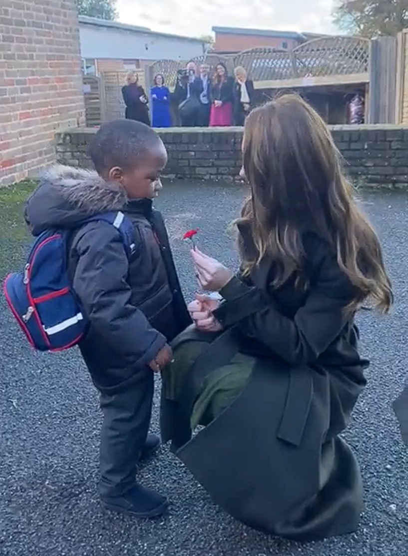 Gestul inedit făcut de Kate Middleton în public