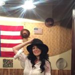 Prețurile au explodat în întreaga lume! Cât plătesc vedetele noastre, stabilite în alte țări, pentru o pâine, cartofi și benzină