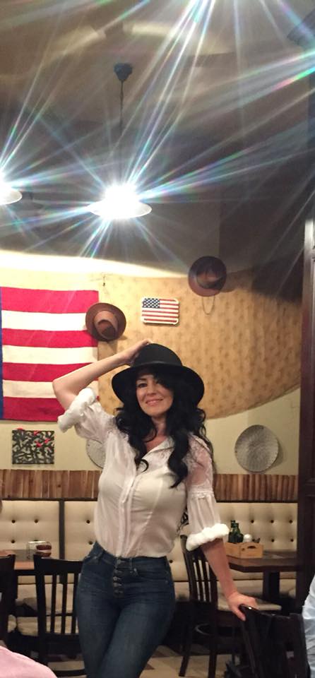 Prețurile au explodat în întreaga lume! Cât plătesc vedetele noastre, stabilite în alte țări, pentru o pâine, cartofi și benzină