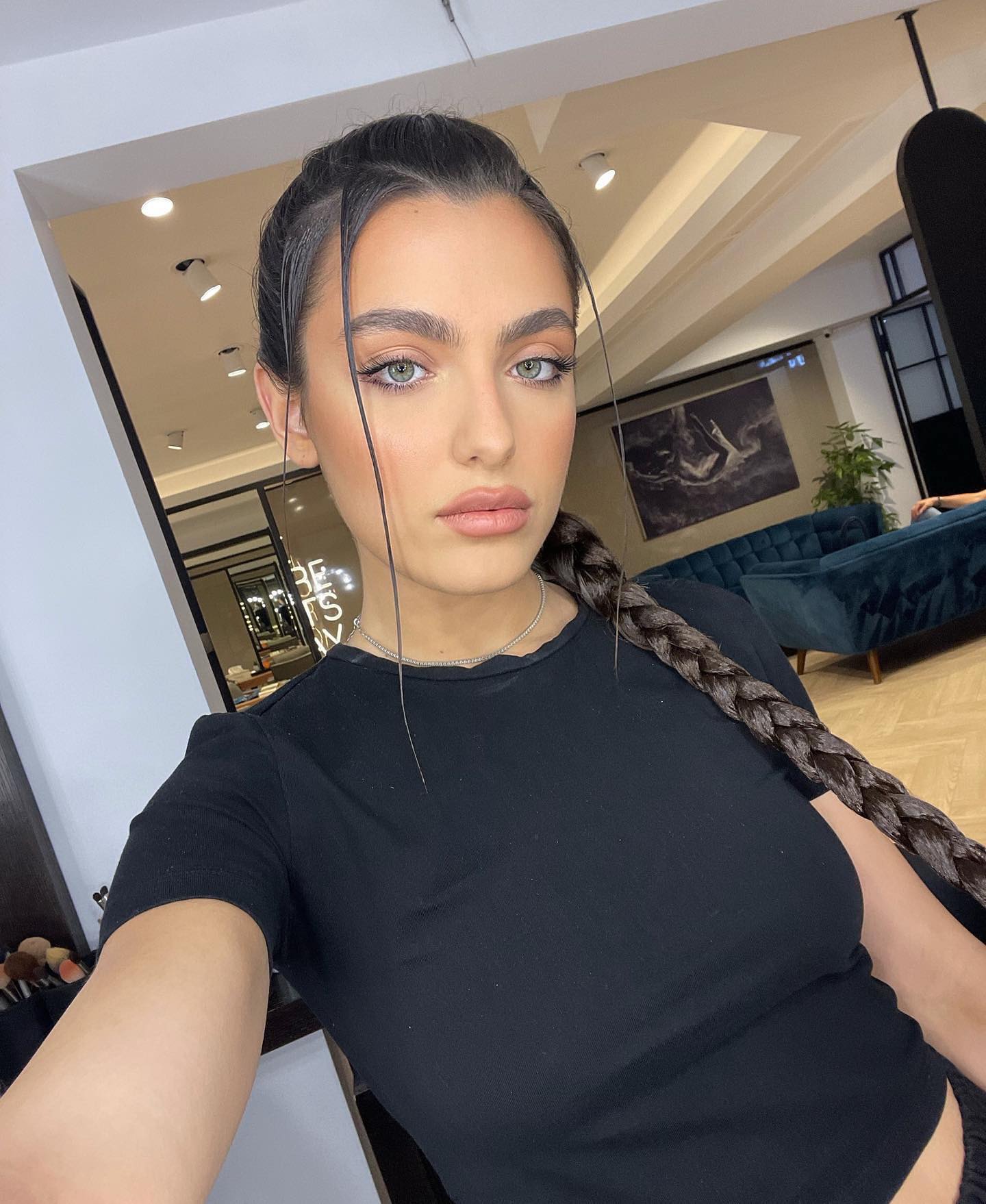 Alexia Eram nu se poate abtine cand vine vorba de haine