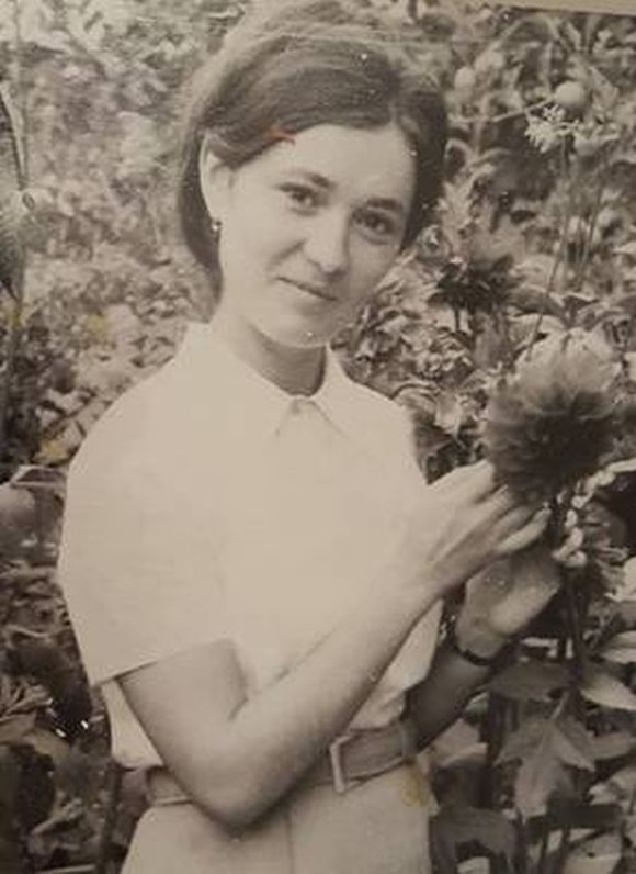 Andreea Marin poarta si acum rochiile mamei sale