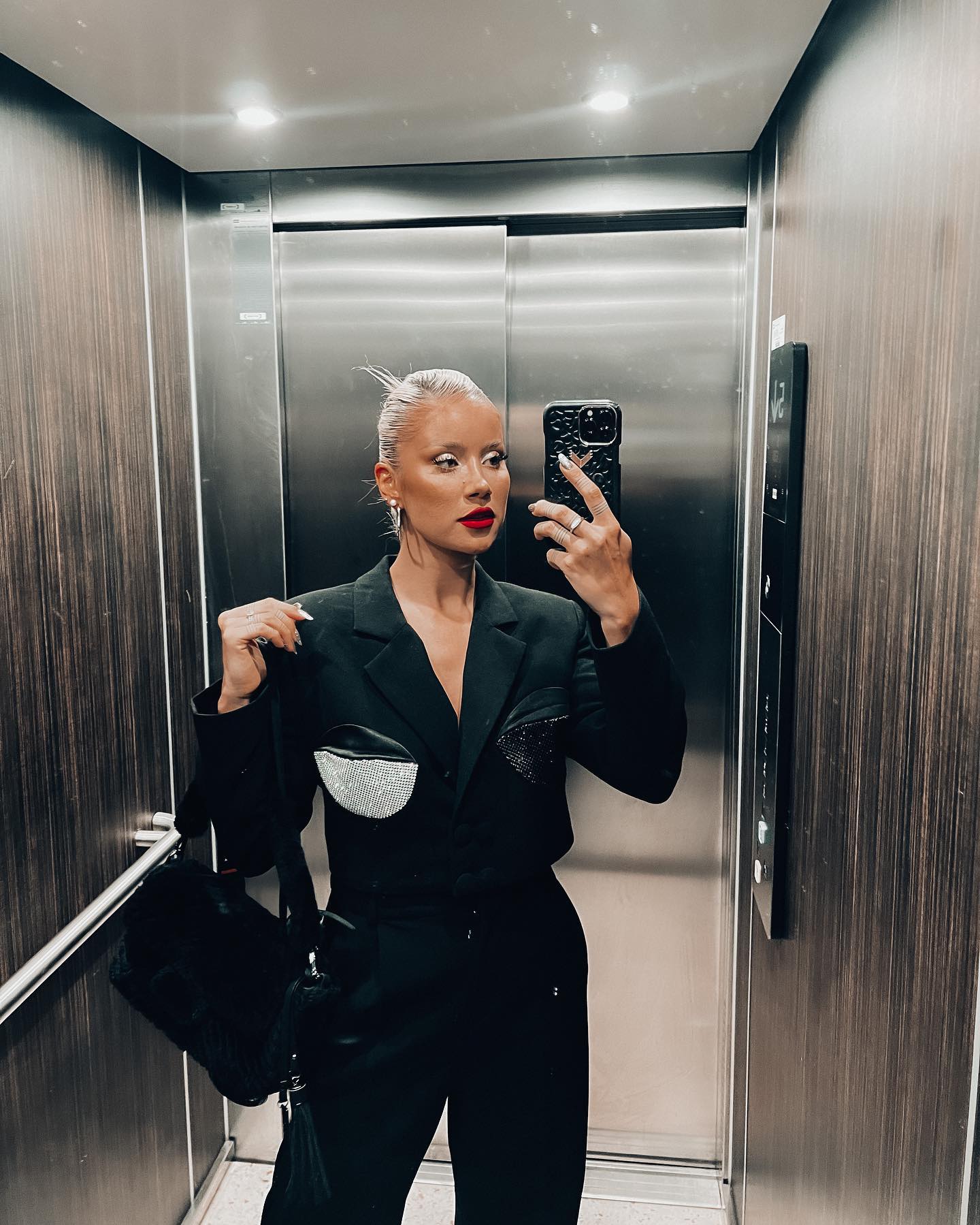 Cati bani castiga Alina Ceusan din afacerile sale 7