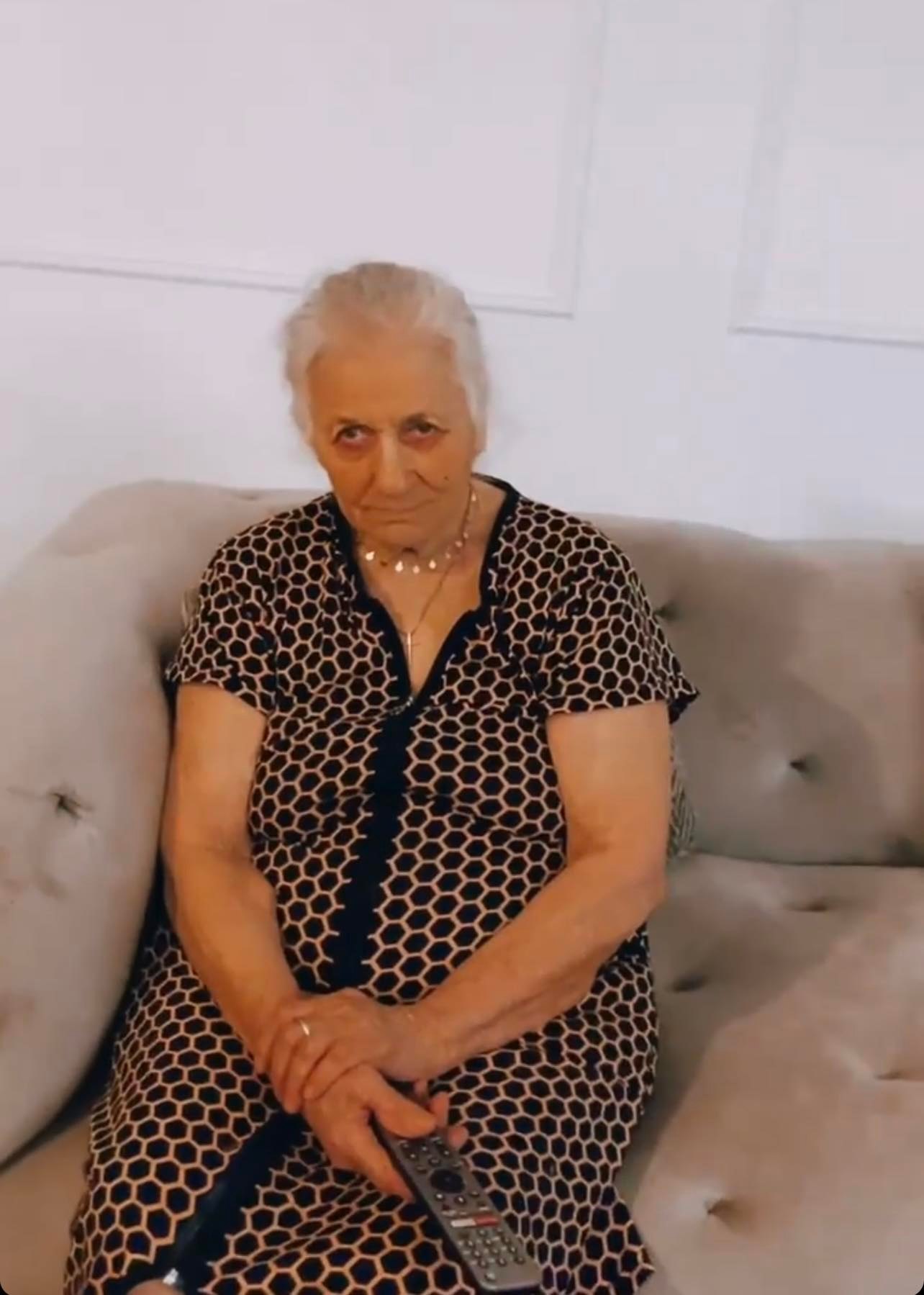 Cum si-a convins Ruby bunica sa iasa din casa de ziua ei