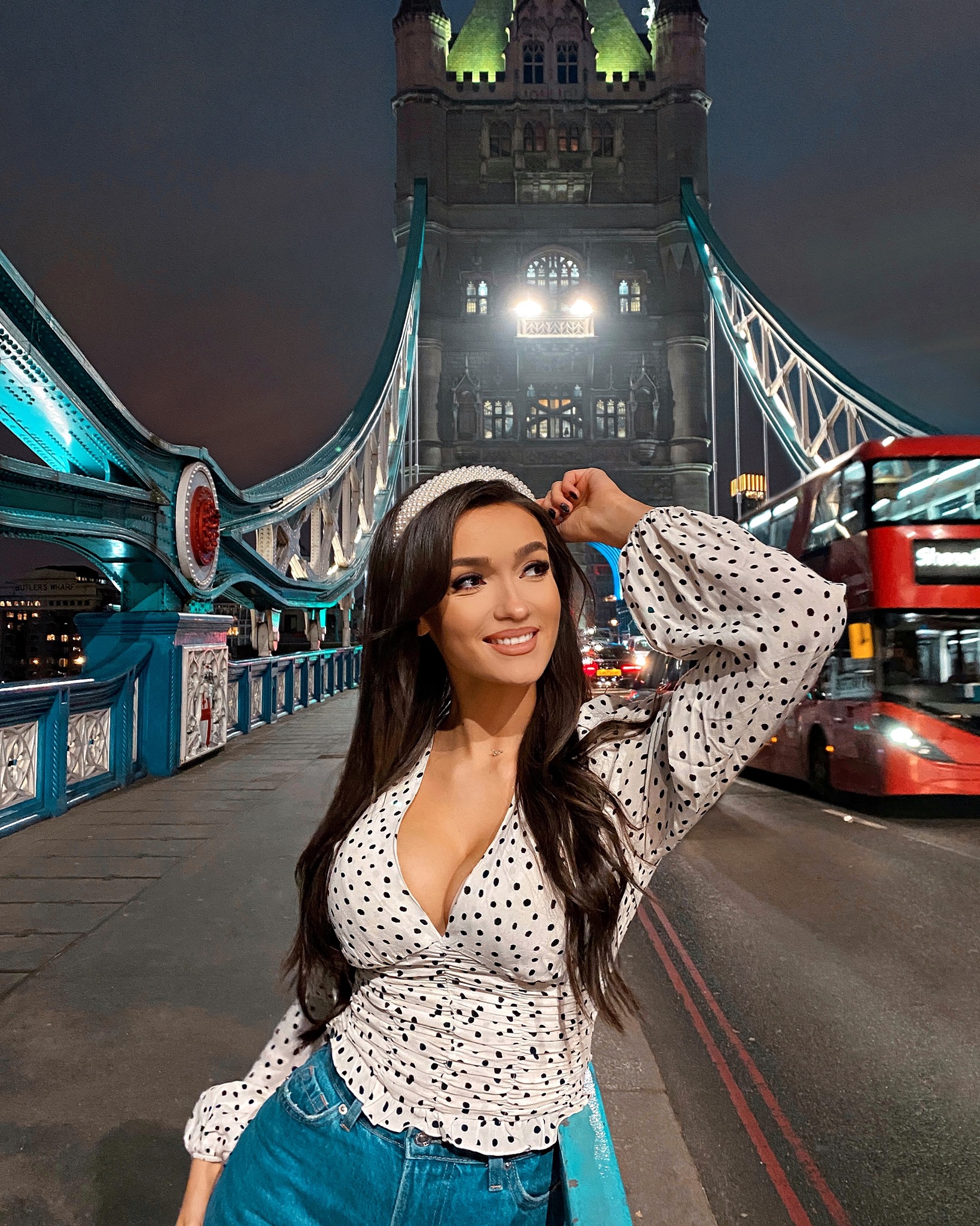 Cum si-a facut aparitia Viviana Sposub pe covorul negru la evenimentul din Los Angeles 6