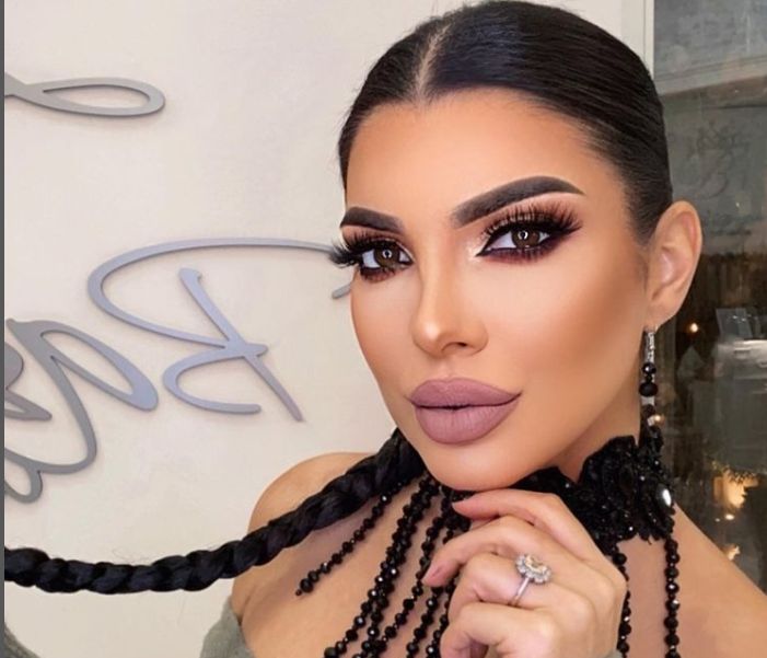 Din ce face bani Andreea Tonciu