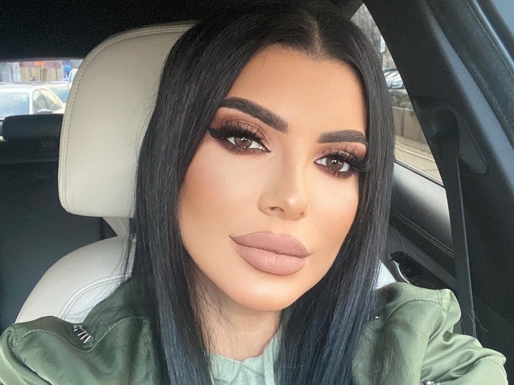 Din ce face bani Andreea Tonciu