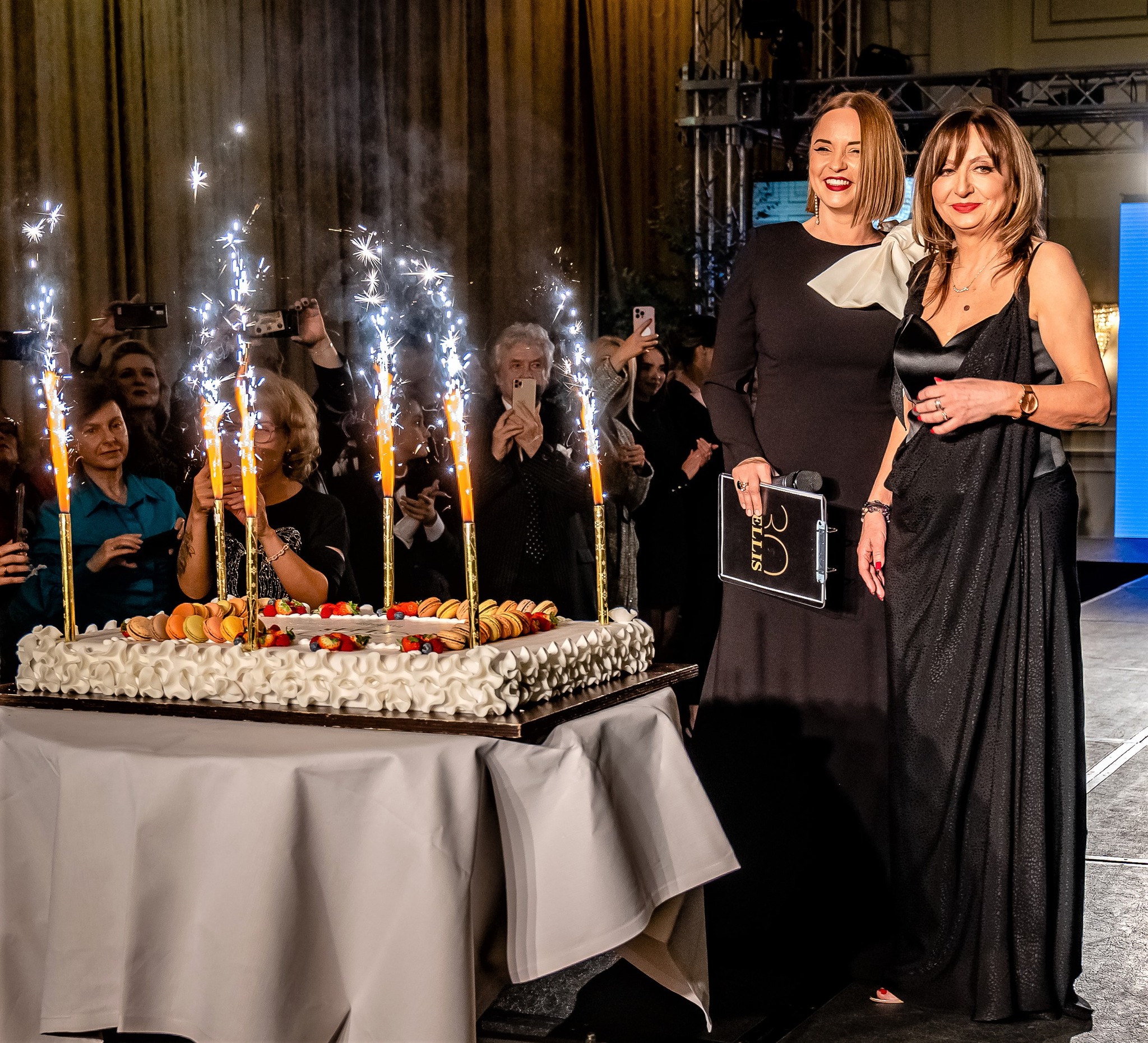 Eli Laslean a pastrat aproape toate rochiile produse in cei 30 de ani de activitate