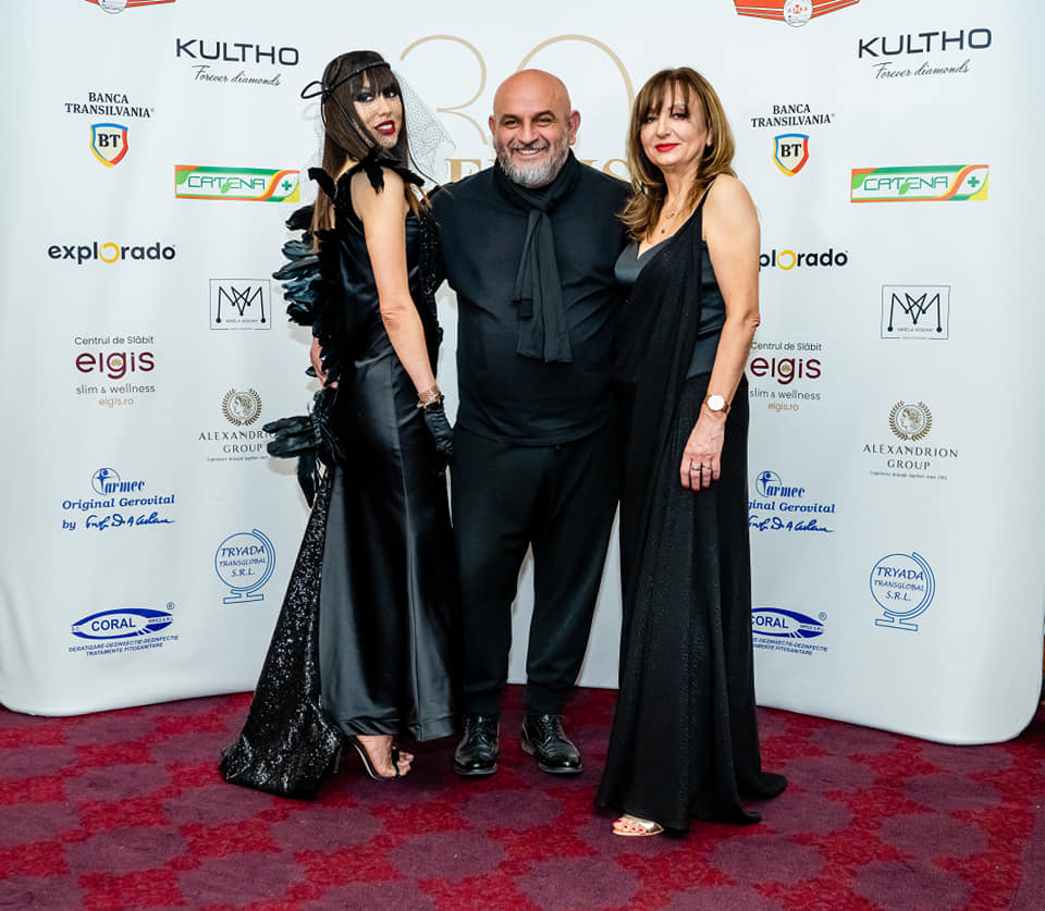 Eli Laslean a pastrat aproape toate rochiile produse in cei 30 de ani de activitate