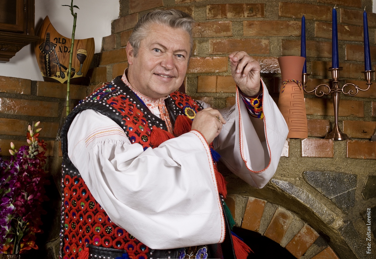 Gheorghe Turda canta la nunti si pentru mirese de peste 50 de ani