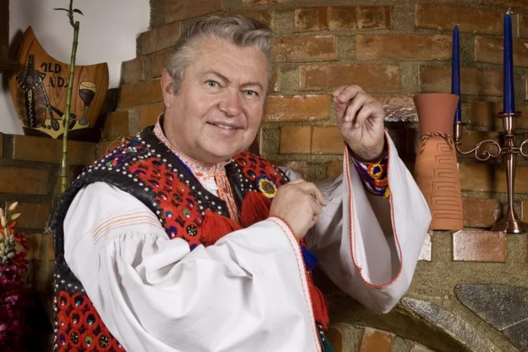 Cum reușește Gheorghe Turda să se mențină într-o formă extraordinară, la 74 de ani: „Iubesc frumusețea doamnelor și frumusețea oamenilor care mă înconjoară” VIDEO EXCLUSIV