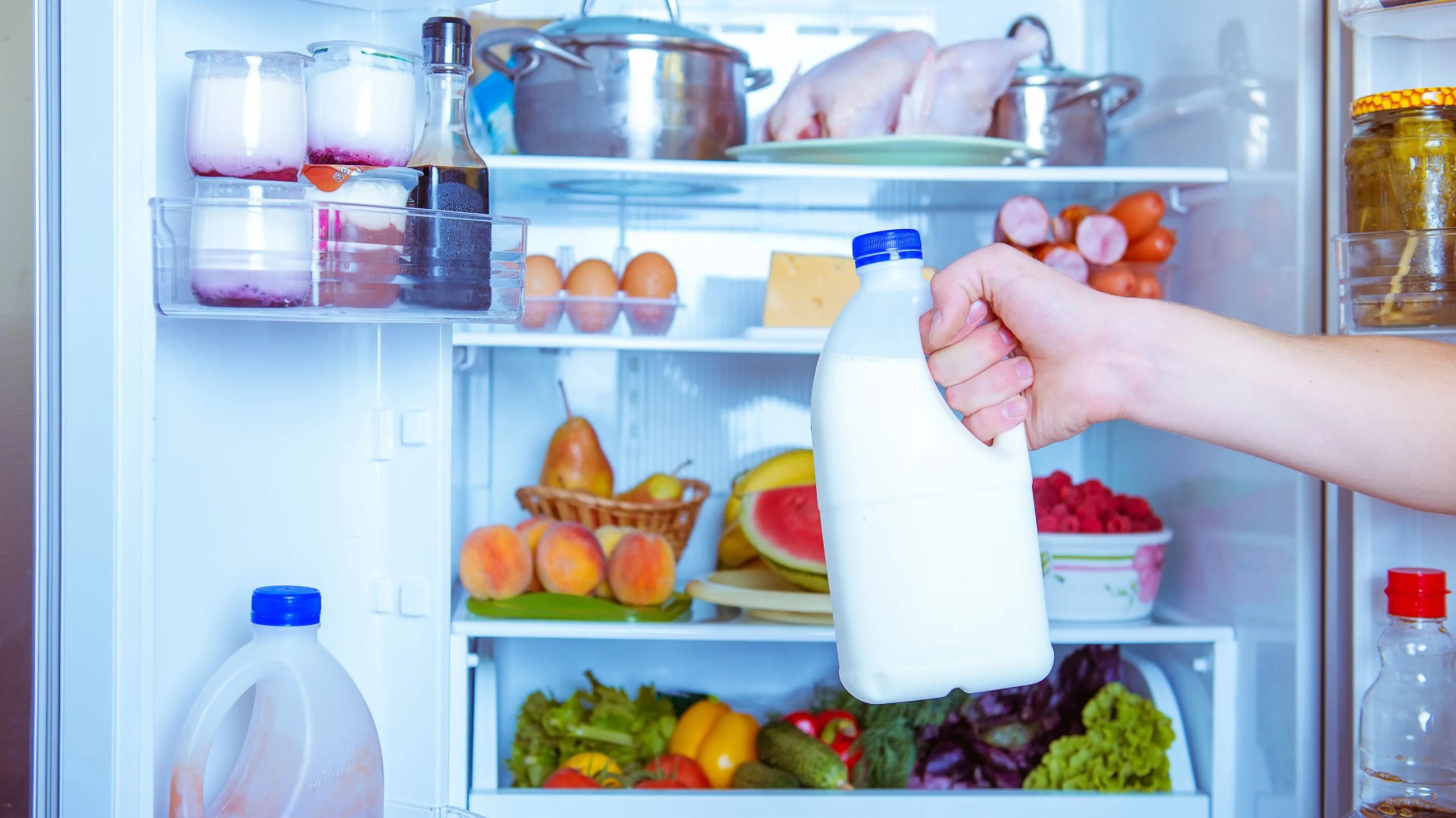 Greseala pe care o fac toti romanii cand pun laptele in frigider