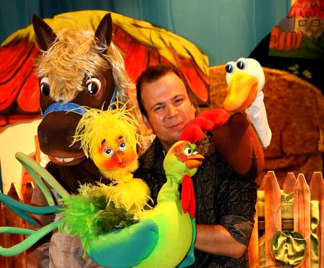 Dan Helciug are un talent ascuns: ”M-am specializat într-o zonă artistică experimentală a "păpușeriei", dedicată adulților”