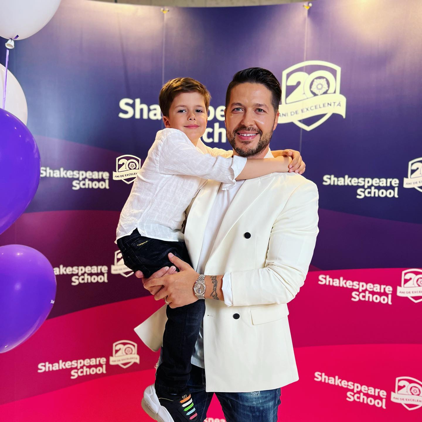 Jorge a ales sa-si creasca fiul de cinci ani dupa alt gen de parenting