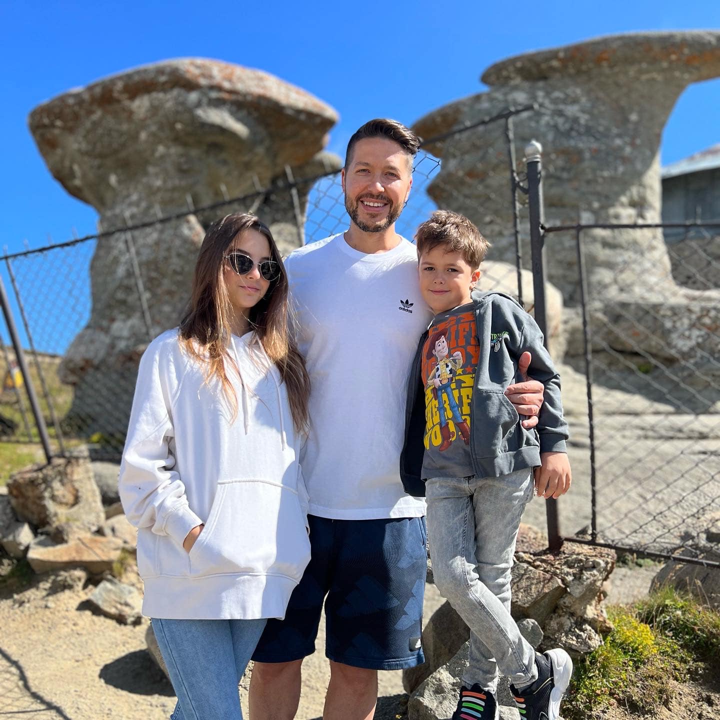 Jorge a ales sa-si creasca fiul de cinci ani dupa alt gen de parenting