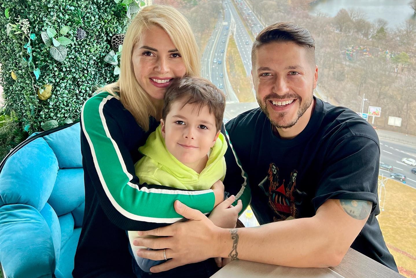 Jorge a ales sa-si creasca fiul de cinci ani dupa alt gen de parenting