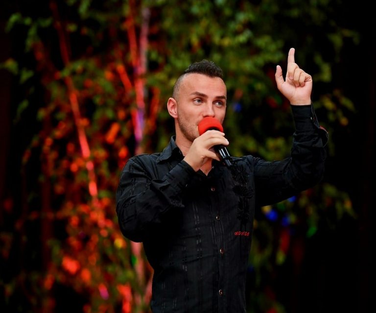 Am aflat tarifele artiștilor români, ceruți la ”export”, de 1 Decembrie, Crăciun și Revelion: ”Onorariile variază între 2.000 și 4.500 de euro, pentru un recital” EXCLUSIV