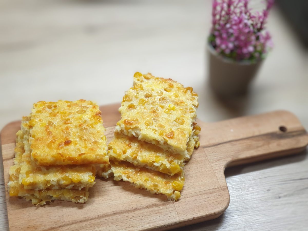 Pătrățele de porumb și cașcaval. Foto: Oana Matei/ego.ro