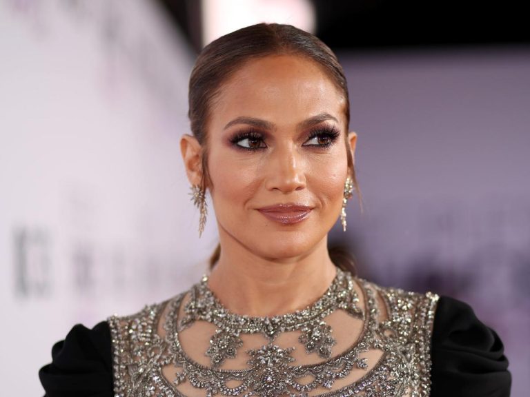 Secretul lui Jennifer Lopez pentru întinerirea tenului. Efectul este instant, multe celebrități apelează la acest truc