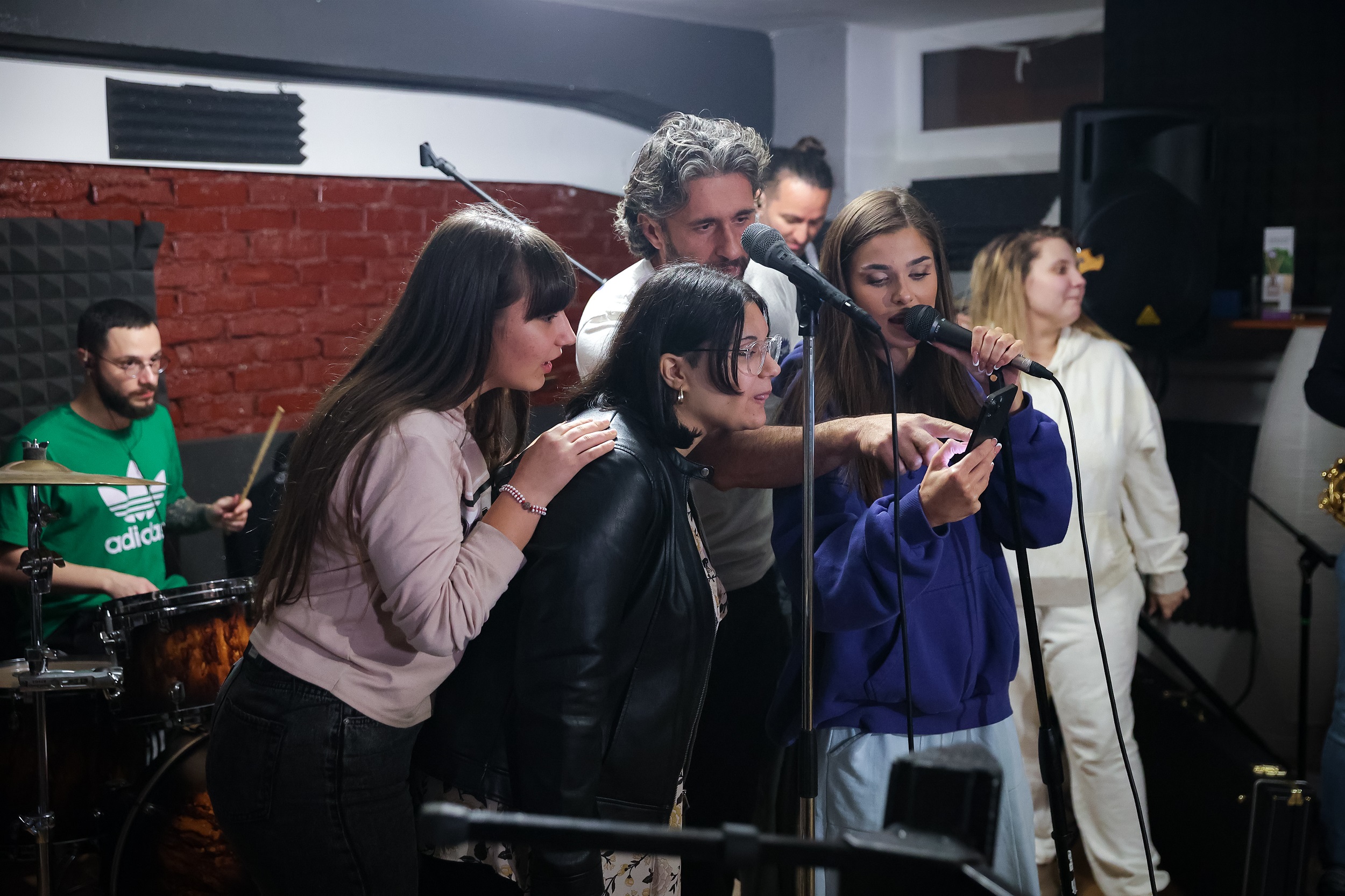 Theo Rose si Dragos Bucur duet impresionant